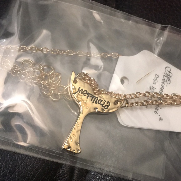 ❤️ Gorgeous Mermaid Tail Necklace- gold tone - Picture 6 of 6